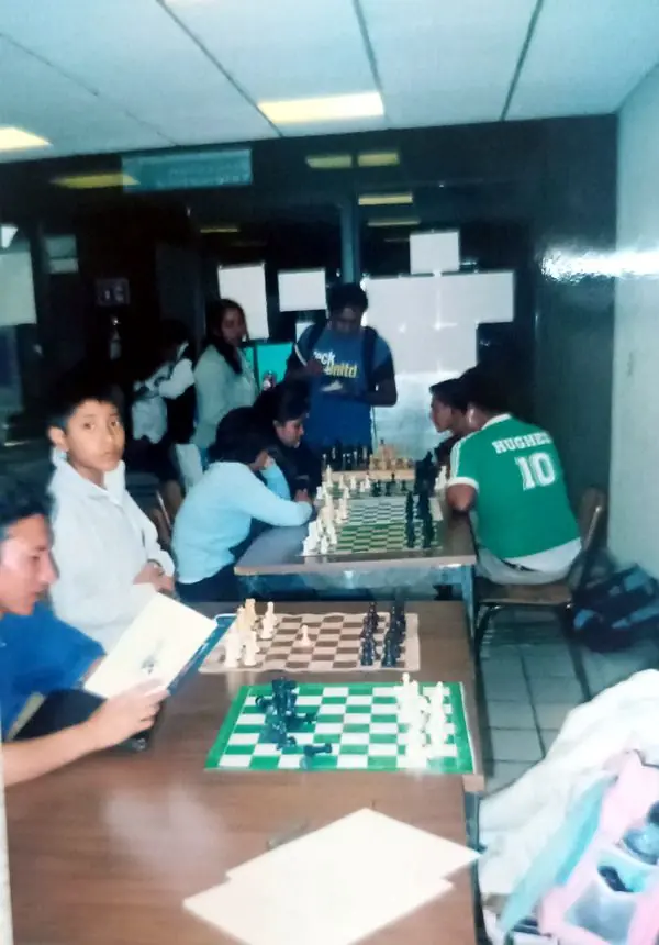 Yo en la sala de juego de TICS, en la UTP – Bedolla Chess Legacy